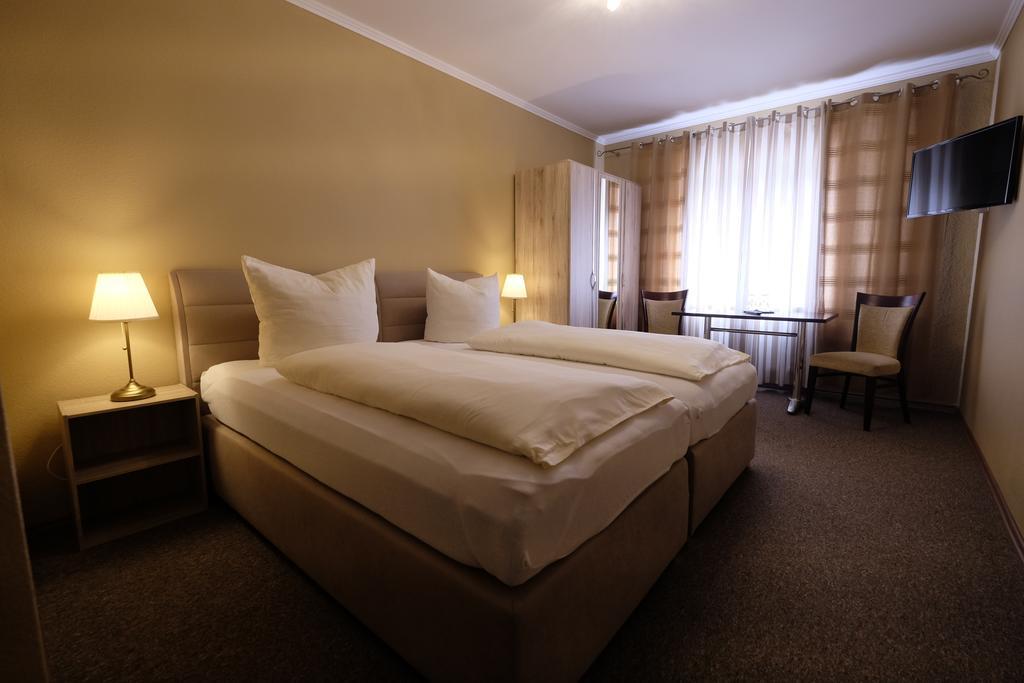 Hotel Gruener Kranz Rendsburg Room photo